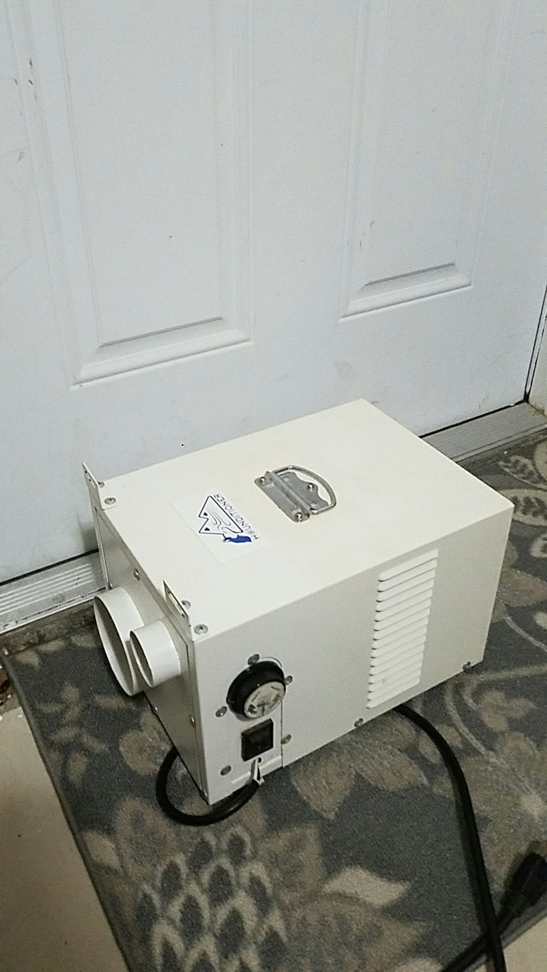 Hounditioner - dog house AC