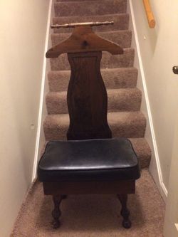 Vintage gentlemen's valet chair