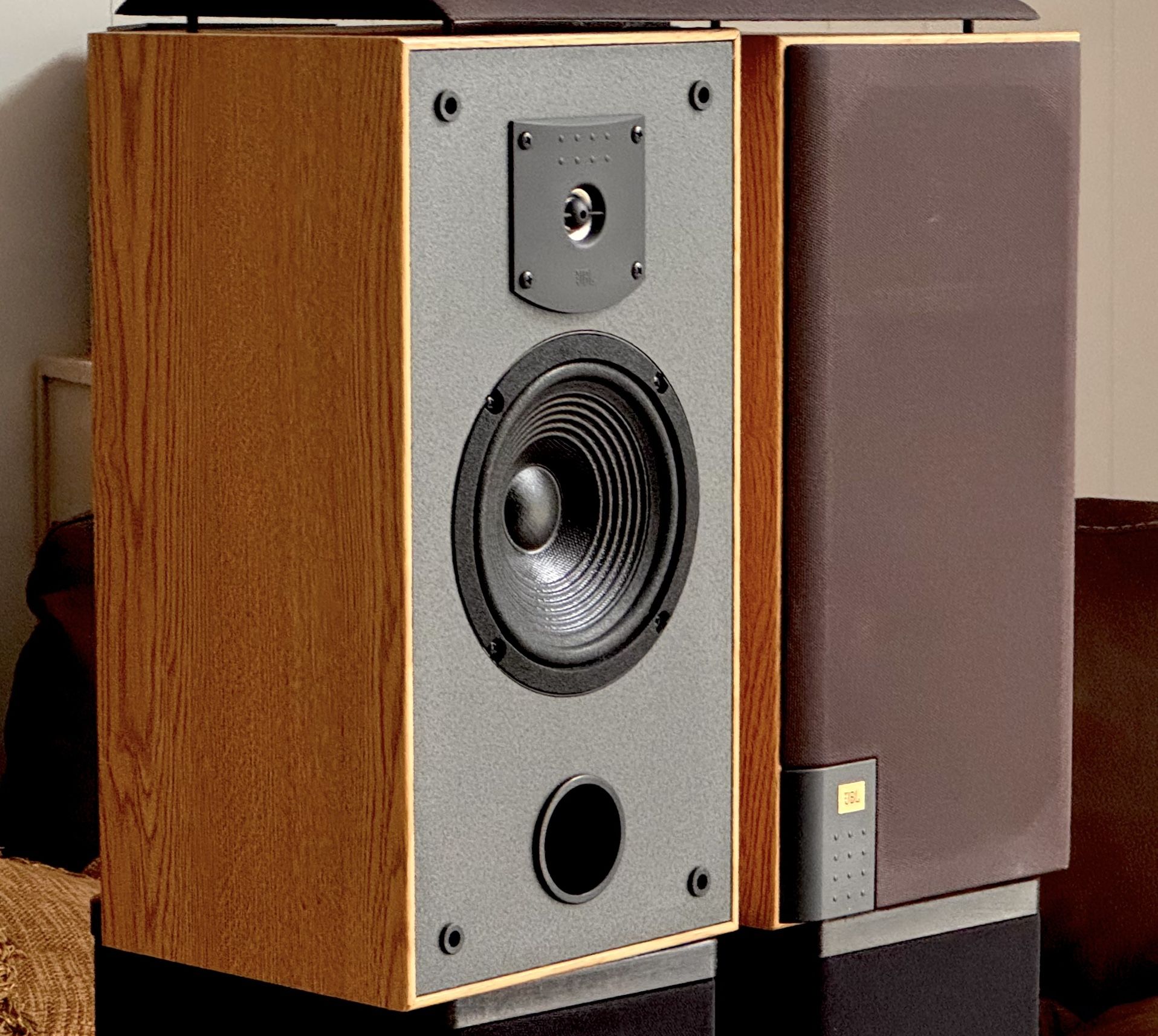 JBL J2060 Vintage Bookshelf Speakers - Like NEW, Made In The USA