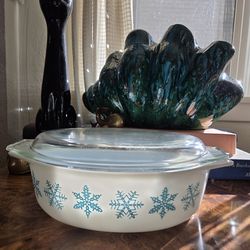 Vintage PYREX 045 2.5 quart turquoise snowflake casserole dish with lid