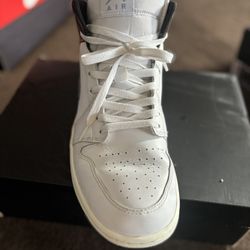 Nike Jordan mid SE Size 11