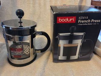 French Coffee Press with 2 free mugs!