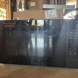 WOLF 24” Microwave with Stainless Trim Kit