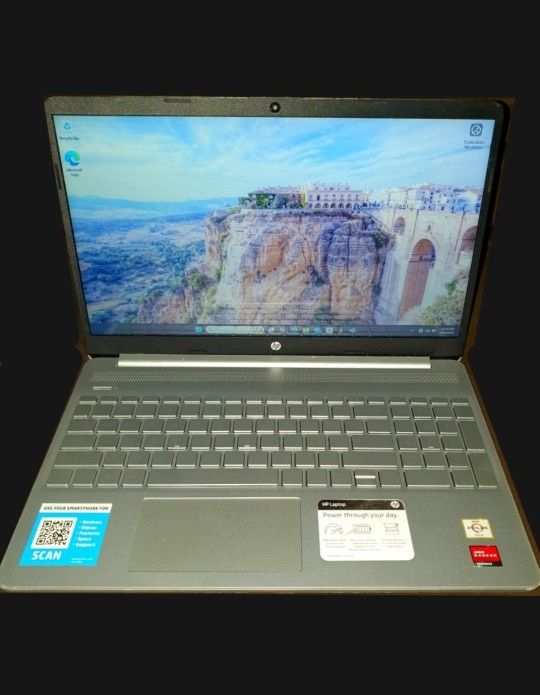 HP Laptop 15.6" Screen Ef1XXX AMD Athlon Gold