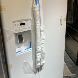 💥Big Savings💥 21.9 cu. ft. Side by Side Refrigerator in White, Counter Depth