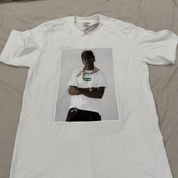 Brandnew Supreme Tshirt size Small 