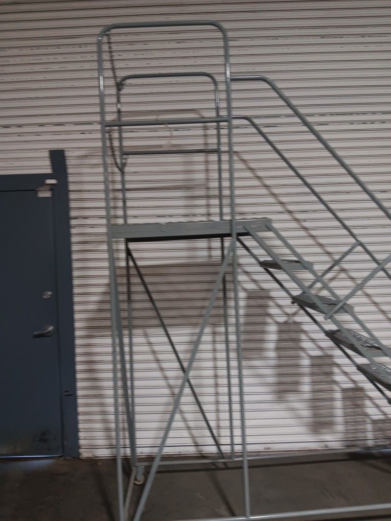 7 Step Angle Rolling Ladder