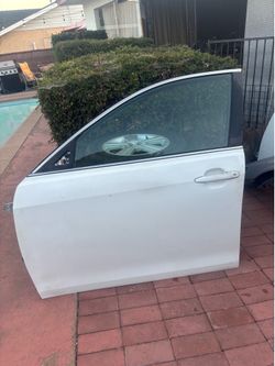 LEFT DRIVER SIDE FRONT DOOR 2007-2011 TOYOTA CAMRY (WHITE COLOR) WITH HINGES.