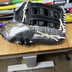 Easton El Jefe Softball Glove 
