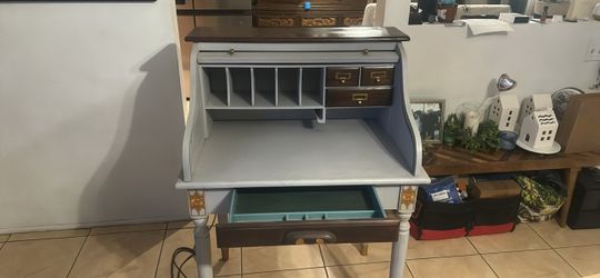 Hand painted Closable Table