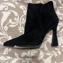 New Woman’s Boot Size 8