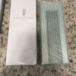 Positivo Vase