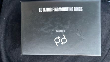 Rotating flag mounting rings