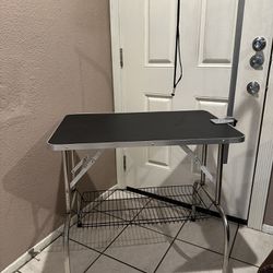 PET GROOMING TABLE FOR SMALL/MEDIUM DOGS IN GOOD CONDITION  