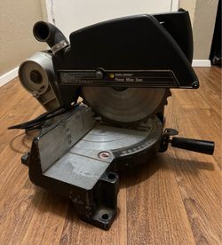 BLACK & DECKER 10in. POWER MITER SAW - TOOLS