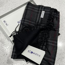 NEW Burberry Cashmere Reversible Scarf