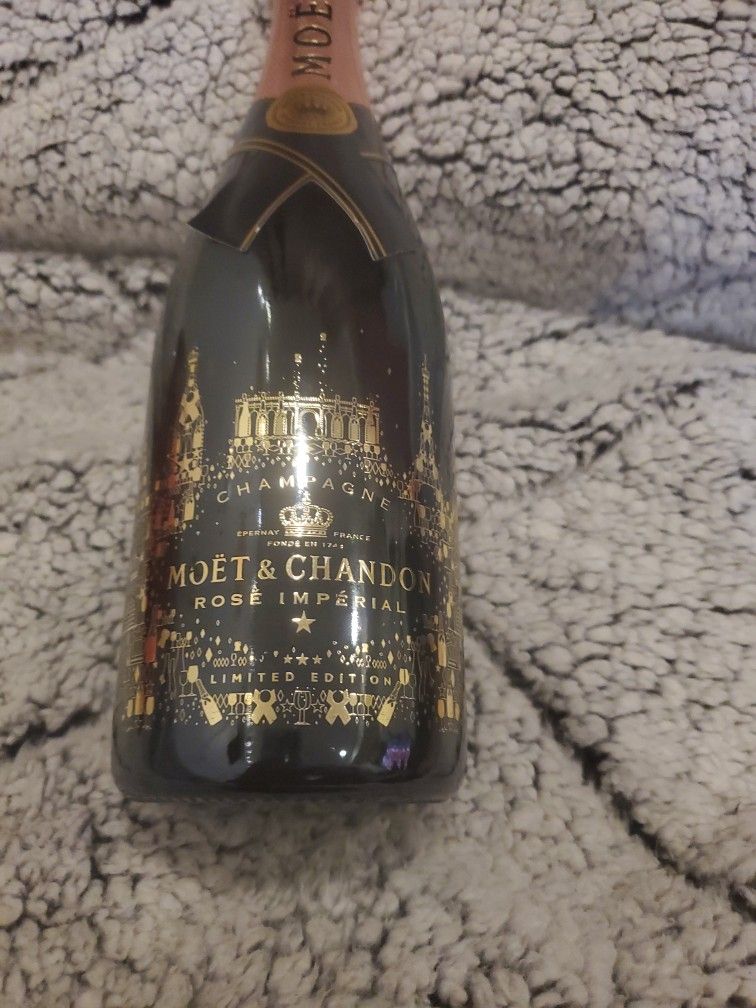Moet & Chandon Rose Imperial Champagne