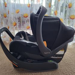 NEW Chicco KeyFit 35 Infant Car Seat and Base, Rear-Facing Seat for Infants 4-35 lbs
