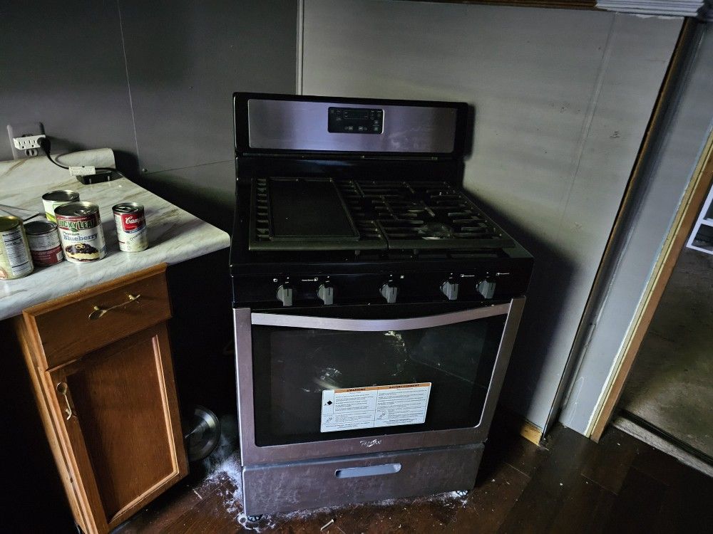 5 Yr Old Stainless Steel Stove 