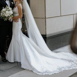 Mermaid Style Wedding Dress With Train Size 0