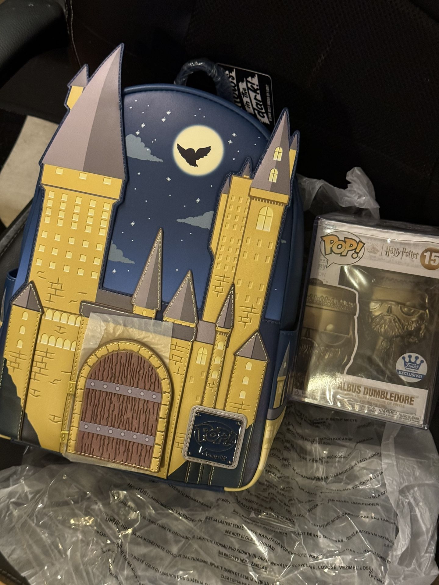 Limited Edition Hogwarts School of Witchcraft and Wizardry  display picture 3
