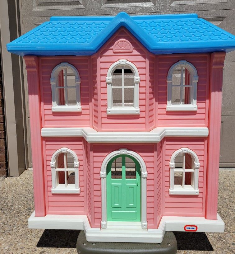 Vintage Little Tikes Child's Play Doll House Mansion