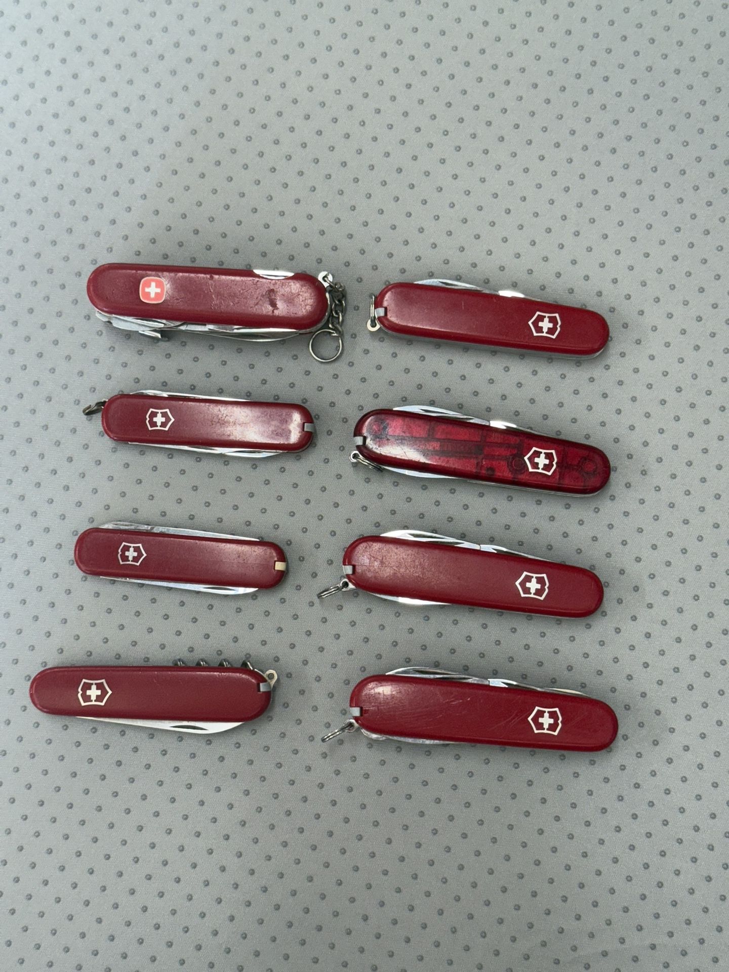 Vintage knives/Swiss army knives/Swiss Army pocket knives/handyman/fishing/hunting/hiking/camping/RV/gardening/home improvement.