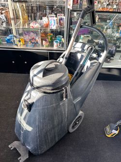 CLARKE SUMMIT PRO VACUUM WITH WAND WORKS WELL