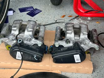 GM ( 26 Cadillac Escalade ) Rear Brake Calipers loaded with Electronic Parking Brake Motors 4K miles