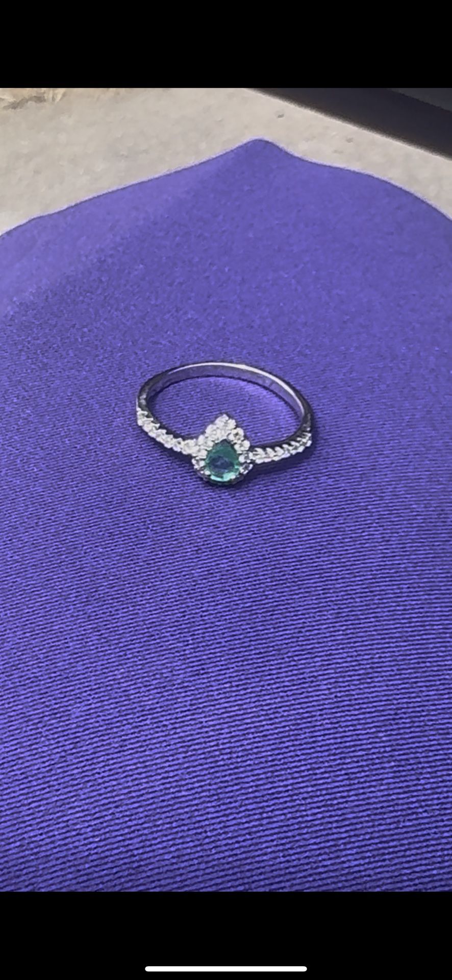 14k White Gold emerald Diamond Ring. Size 7 
