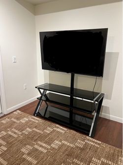 TV STAND / Entertainment center