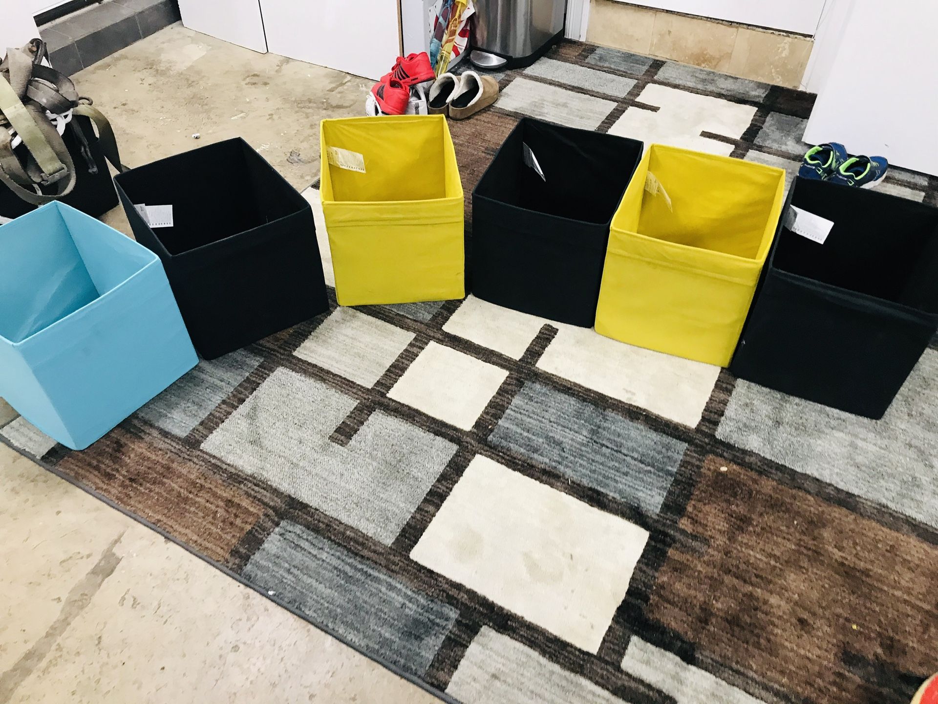 6 square material bins