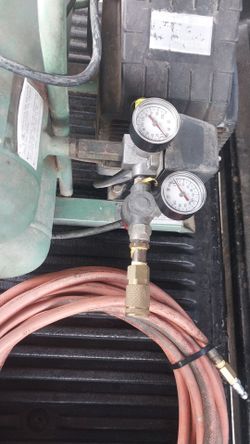 HITACHI 4GL COMPRESSOR IN EXCELLENT WORKING CONDITION HOSE INCLUDED