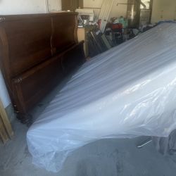 $150 ZINUS King Mattress Great Condition!