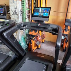 2025 model Nordictrack Commercial 1750 - 16" upgraded screen - 22" wide belt -1300$  