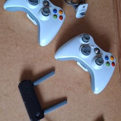 2 White Xbox 360  Wireless Controllers /wifi And Cable