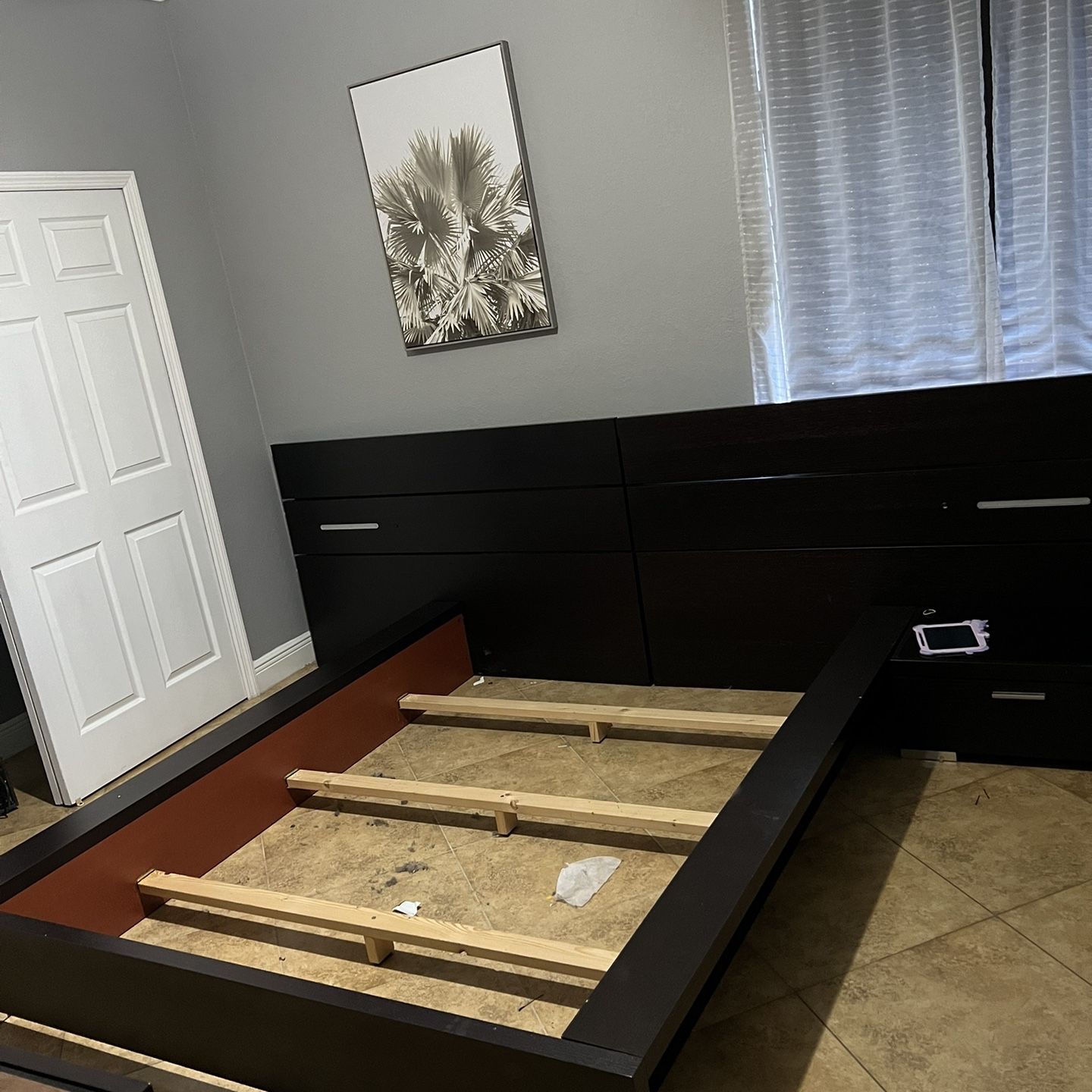 Queen bed With Dresser And Mattress