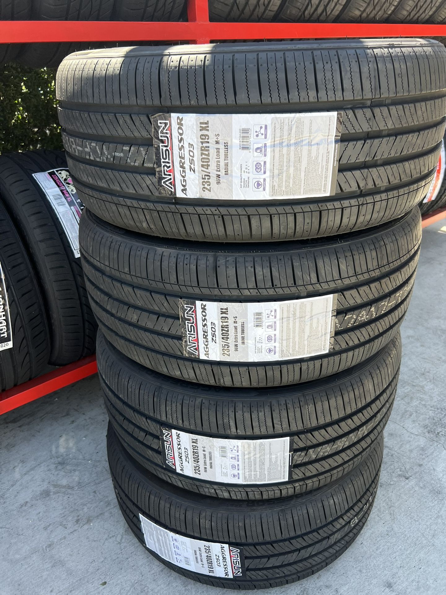 235 40 19   Goodyear eagle touring