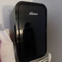 Personal Mini Fridge 