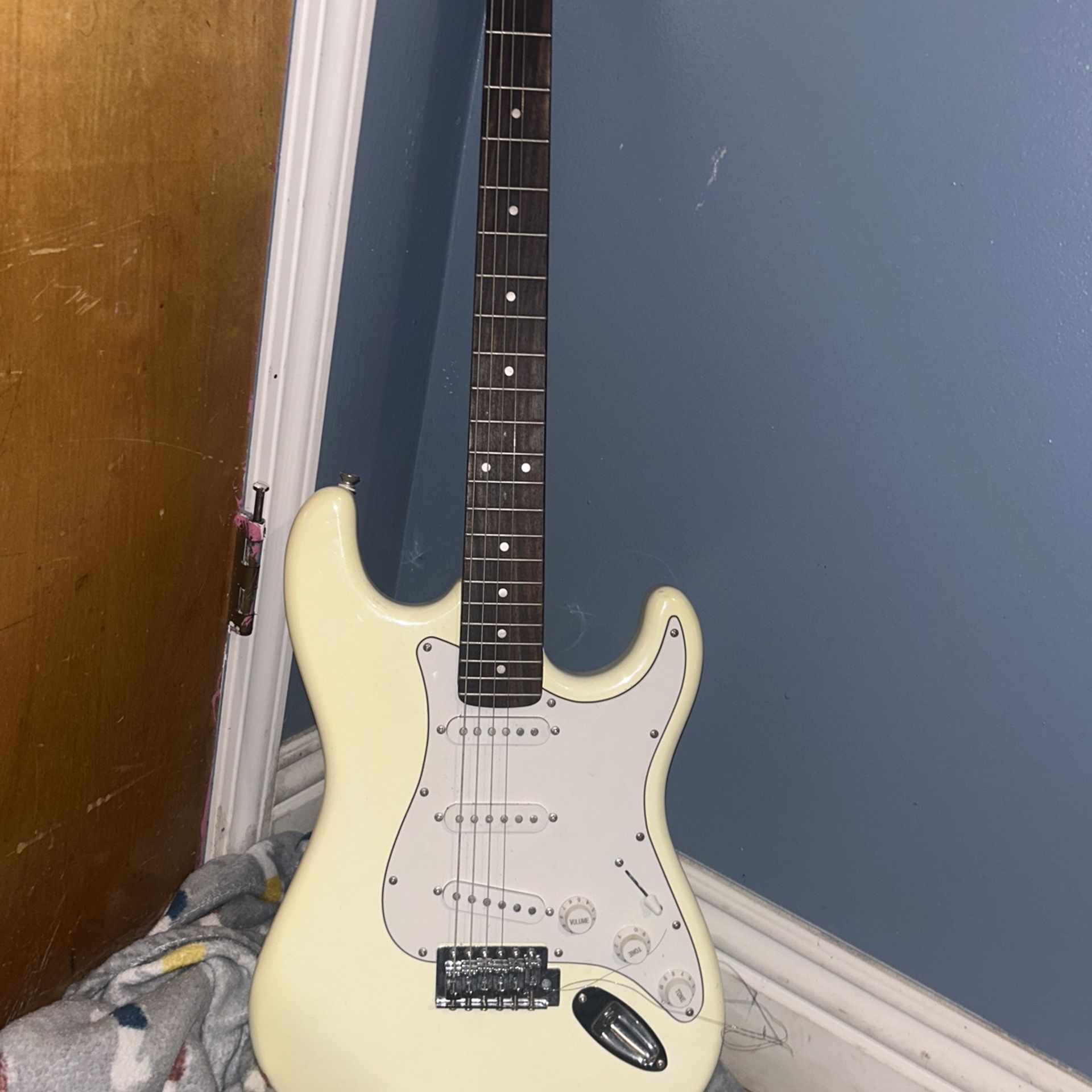 Monoprice Pro Audio Series Electric Guitar