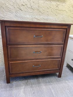 Solid Wood Three Drawer Dresser - Local Delivery Available for a Fee - See My Other Items😎