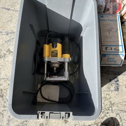 Dewalt Router and extras 