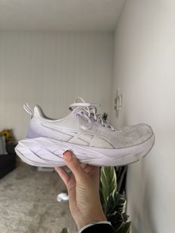 ASICS Novablast 4 W8.5