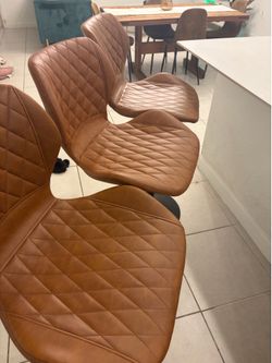 3 counter top chairs