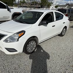 2015 Nissan versa