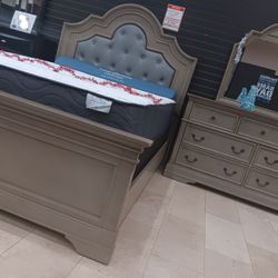 *Holiday Sale Event!!!*---Sophisticated Frisco Queen/King Bedroom Sets---From $899!!!---Delivery And Financing😉