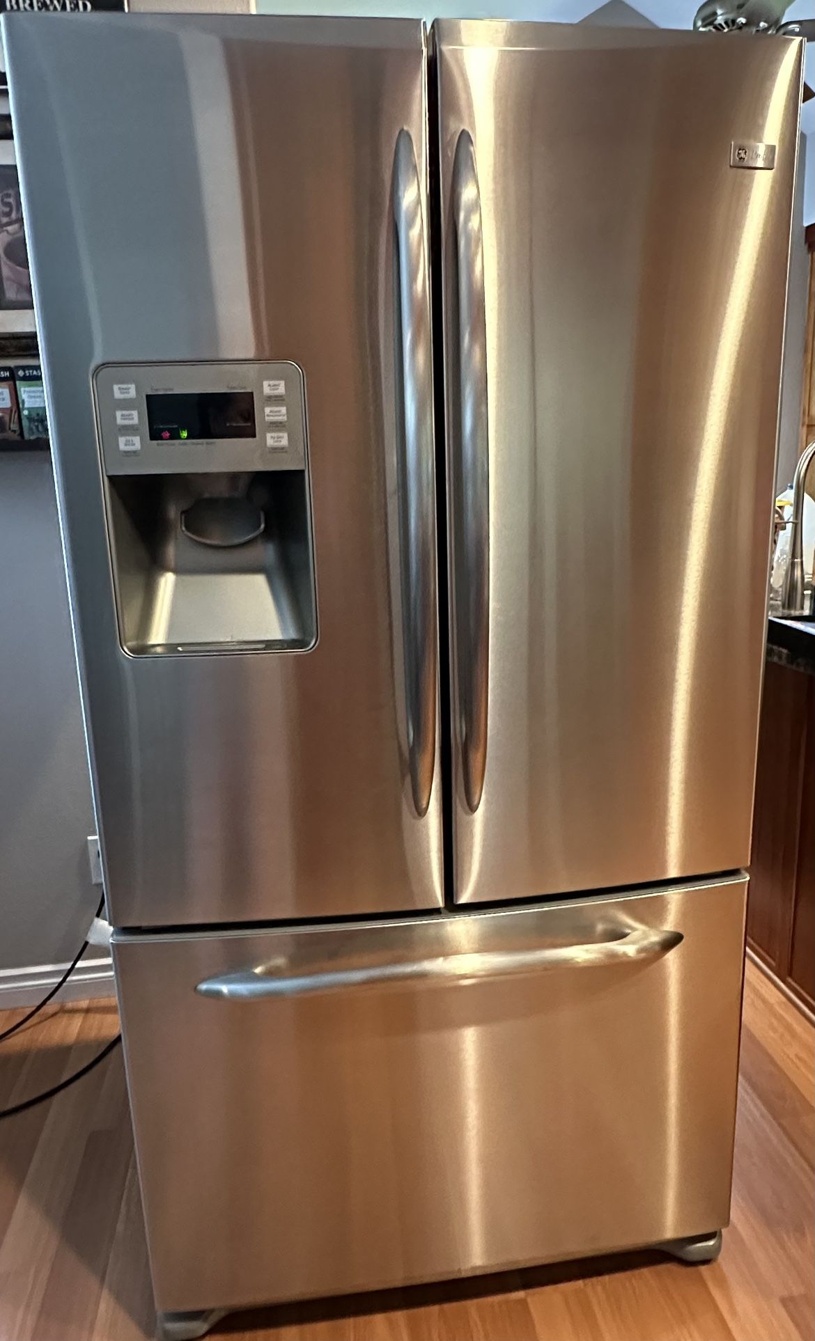 GE profile Refrigerator/freezer