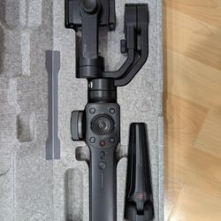 Gimbal Video Stabilizer / Zhiyun Smooth 4