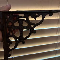 VINTAGE CAST IRON SHELF BRACKET