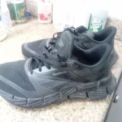 Men's Reebok Size 9 And A Half 